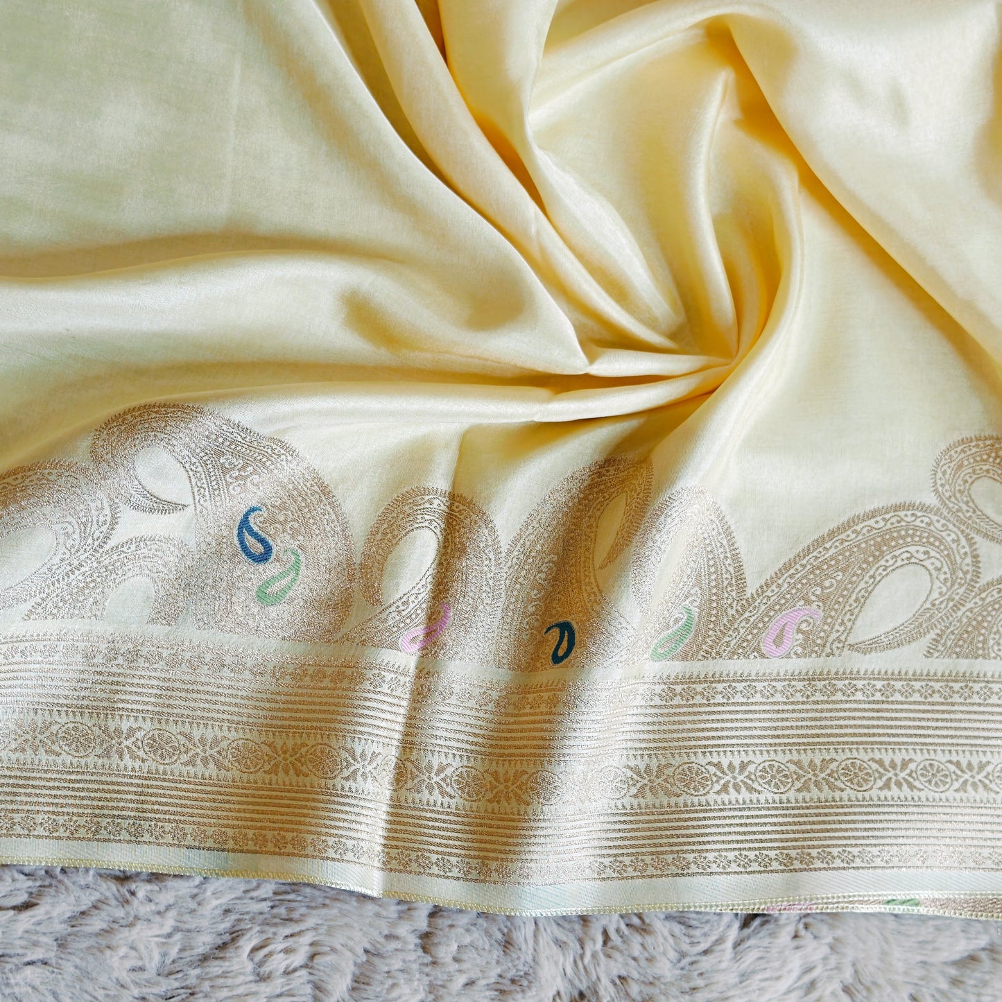 Yellowsh cream pure viscose weaving border saree