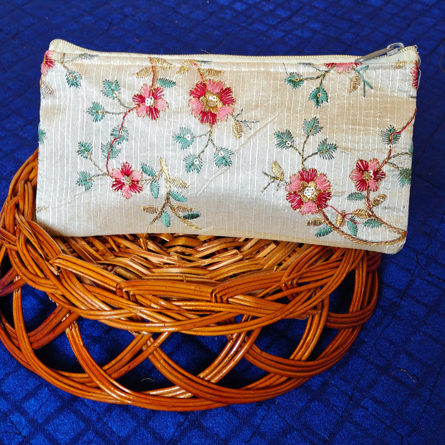 🎁 Designer pouch (100% off)