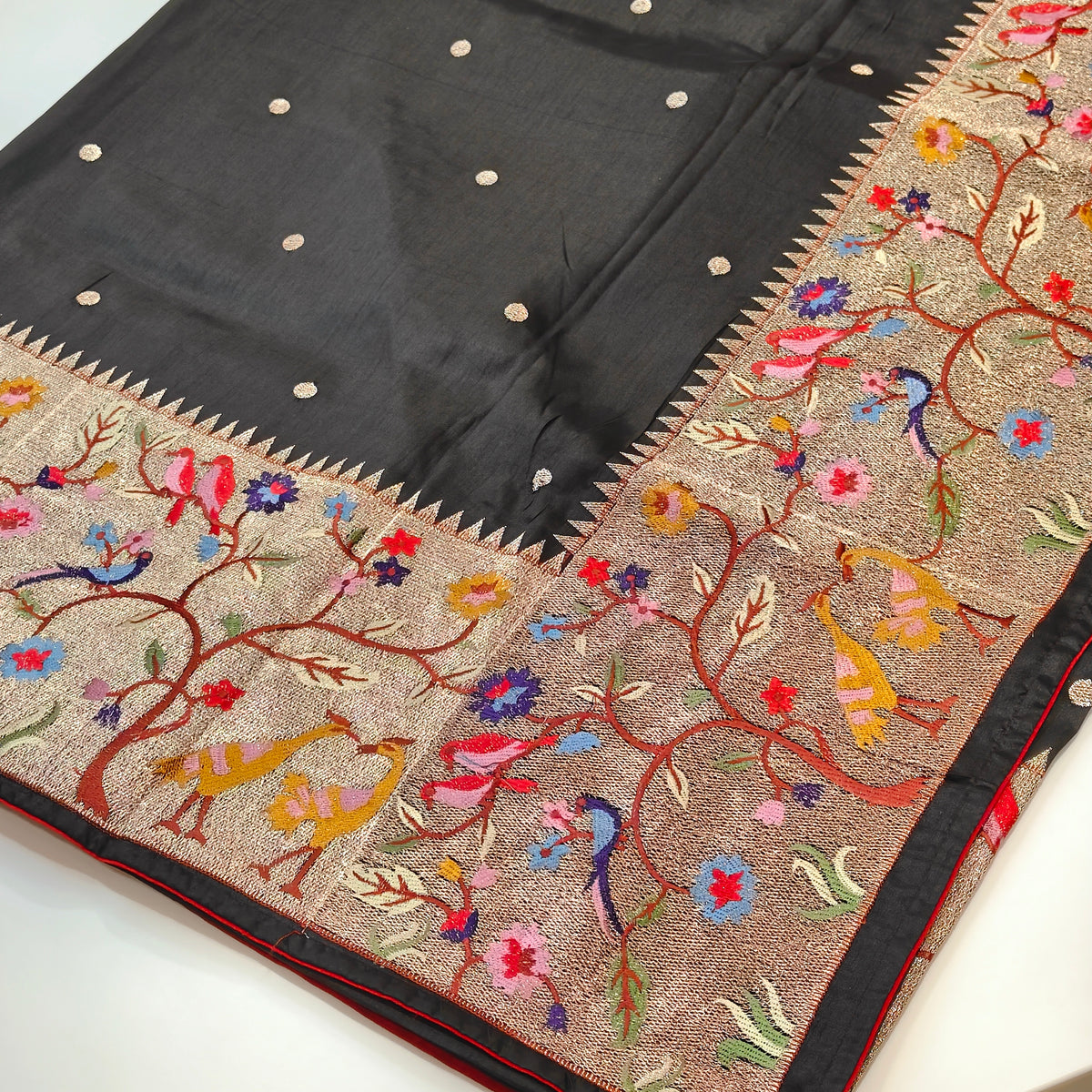 Black dola silk paithani saree